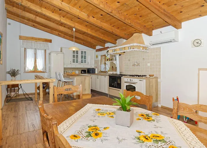 펜션 Casa Mira By Rent Istria